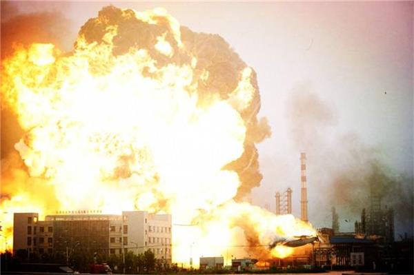 J9国际集团电缆快讯－包头一小区电缆屡次爆炸没人管！